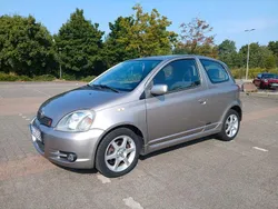 Grau Gebraucht 2002 Toyota Yaris Limousine | 1.850 € (Fairer Preis)