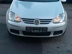 Silber Gebraucht 2005 VW Golf V Kleinwagen | 2.700 € (Fairer Preis)