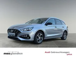 Shimmering silver (metallic) Gebraucht 2021 Hyundai i30 Edition 30 Kombi | 18.780 € (Guter Preis)