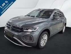 Indiumgrau metallic (metallic) Gebraucht 2024 VW T-Roc Life SUV | 21.900 € (Guter Preis)