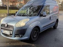 Blau Gebraucht 2010 Fiat Doblò Van / Kleinbus | 5.999 € (Teuer)