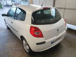 Weiß Gebraucht 2009 Renault Clio II Dynamique Limousine | 1.500 € (Fairer Preis)