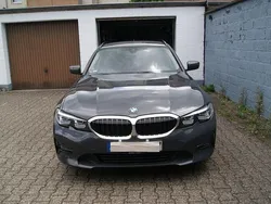 Grau Gebraucht 2020 BMW 318 Luxury Line Kombi | 21.300 € (Fairer Preis)