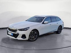 Weiß Gebraucht 2024 BMW 520 M Sport Kombi | 51.930 € (Fairer Preis)