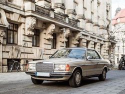 Beige Gebraucht 1981 Mercedes 230 Coupé | 22.500 €