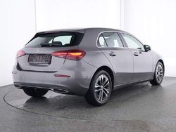 Grau Gebraucht 2023 Mercedes A200 Progressive Kleinwagen | 28.920 € (Fairer Preis)