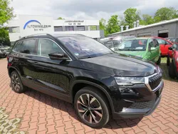 Schwarz Gebraucht 2024 Skoda Karoq SUV | 28.799 € (Guter Preis)