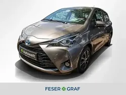 Grey metallic Gebraucht 2018 Toyota Yaris Team Limousine | 13.330 € (Fairer Preis)