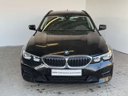 Schwarz Gebraucht 2022 BMW 320 Advantage Kombi | 24.899 € (Guter Preis)