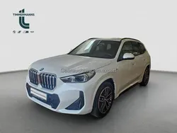 Mineralweiß (metallic) Gebraucht 2024 BMW X1 Luxury Line SUV | 45.470 € (Etwas zu teuer)