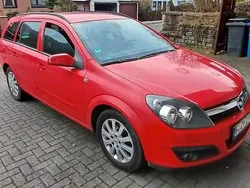 Rot Gebraucht 2006 Opel Astra Kombi | 1.400 € (Etwas zu teuer)