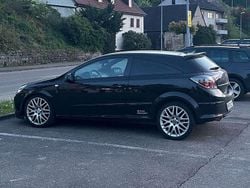 Schwarz Gebraucht 2005 Opel Astra GTC Sport Coupé | 2.800 € (Teuer)