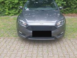 Grau Gebraucht 2017 Ford Focus ST-Line Limousine | 7.900 € (Superpreis)