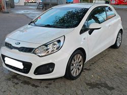 Weiß Gebraucht 2014 Kia Rio 2 Kleinwagen | 4.300 € (Fairer Preis)