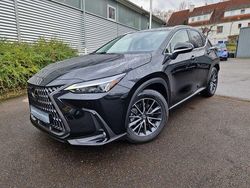 Graphitschwarz Gebraucht 2024 Lexus NX450h+ E-FOUR Executive Line SUV | 49.990 € (Superpreis)