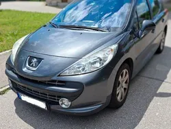 Grün Gebraucht 2009 Peugeot 207 Kombi | 650 € (Superpreis)