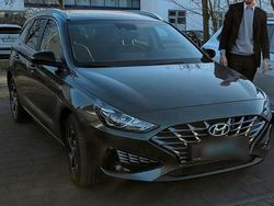 Grau Gebraucht 2023 Hyundai i30 Kombi | 20.000 € (Fairer Preis)