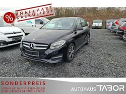 Kosmosschwarz metalliclack Gebraucht 2015 Mercedes B200 Style Van / Kleinbus | 11.785 € (Superpreis)