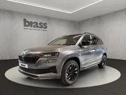 Schwarz (blackmagic perleffekt) Neu 2025 Skoda Karoq SportLine SUV | 38.296 € (Fairer Preis)