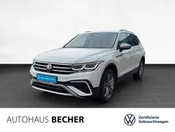 Pure white Gebraucht 2024 VW Tiguan Allspace Elegance SUV | 59.930 €