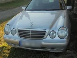 Silber Gebraucht 2001 Mercedes E240 Elegance Limousine | 2.800 € (Guter Preis)