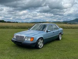 Blau Gebraucht 1992 Mercedes E220 Limousine | 7.800 €