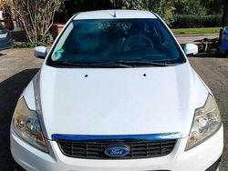 Weiß Gebraucht 2008 Ford Focus Kombi | 2.000 € (Fairer Preis)