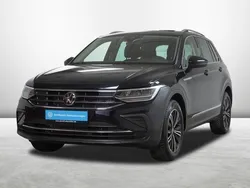 Deep black perleffekt Gebraucht 2024 VW Tiguan Life SUV | 30.946 € (Fairer Preis)