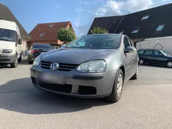 Grau Gebraucht 2006 VW Golf V Kleinwagen | 1.950 € (Fairer Preis)