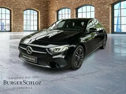 Metalliclack kosmosschwarz Gebraucht 2024 Mercedes A200 Progressive Limousine | 31.400 € (Etwas zu teuer)