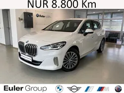 Weiss Gebraucht 2024 BMW 218 Active Tourer Luxury Line Van / Kleinbus | 28.833 € (Superpreis)