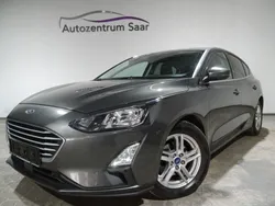 Grau Gebraucht 2021 Ford Focus Cool & Connect Limousine | 13.480 €