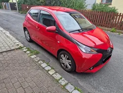 Rot Gebraucht 2018 Toyota Aygo X-play Kleinwagen | 8.200 € (Fairer Preis)