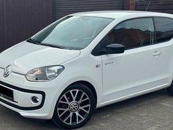 Weiß Gebraucht 2014 VW up! Groove Kleinwagen | 7.299 € (Etwas zu teuer)