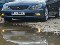 Violet Gebraucht 2004 Lexus IS200 Kombi | 7.500 €