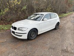Weiß Gebraucht 2009 BMW 116 Kleinwagen | 2.450 € (Fairer Preis)