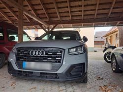 Grau Gebraucht 2020 Audi Q2 SUV | 20.500 € (Guter Preis)