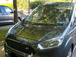 Grau Gebraucht 2017 Ford Tourneo Courier Van / Kleinbus | 12.000 € (Etwas zu teuer)