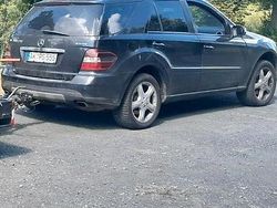 Schwarz Gebraucht 2007 Mercedes ML320 SUV | 7.000 € (Fairer Preis)