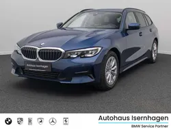 Phytonicblau metallicc1mschwarz Gebraucht 2022 BMW 318 Sport Line Limousine | 26.499 € (Guter Preis)