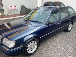 Blaumetallic Gebraucht 1996 Mercedes E250 Kombi | 5.000 €