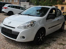 Weiß Gebraucht 2011 Renault Clio II Expression Kleinwagen | 3.999 € (Fairer Preis)