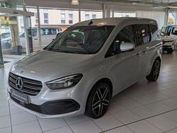 Helvinsilber Gebraucht 2023 Mercedes 180 Progressive Limousine | 26.790 € (Fairer Preis)