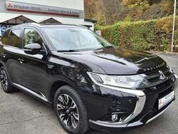 Rubinschwarz Gebraucht 2016 Mitsubishi Outlander P-HEV Top SUV | 15.990 € (Fairer Preis)