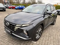 Grau Gebraucht 2021 Hyundai Tucson Pure SUV | 25.990 € (Fairer Preis)
