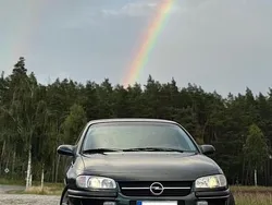 Grün Gebraucht 1998 Opel Omega Limousine | 2.999 €