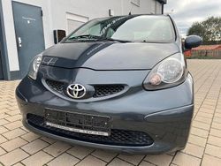 Grau Gebraucht 2005 Toyota Aygo City Kleinwagen | 1.650 € (Fairer Preis)