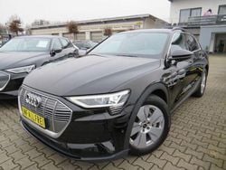 Mythosschwarz metallic Gebraucht 2021 Audi e-tron Ambiente SUV | 24.990 € (Guter Preis)