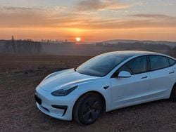 Weiß Gebraucht 2021 Tesla Model 3 Standard Range Plus Limousine | 22.999 € (Guter Preis)