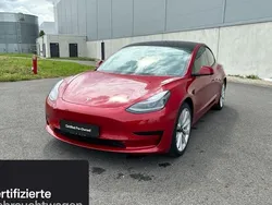 Rot Gebraucht 2021 Tesla Model 3 Limousine | 25.700 €